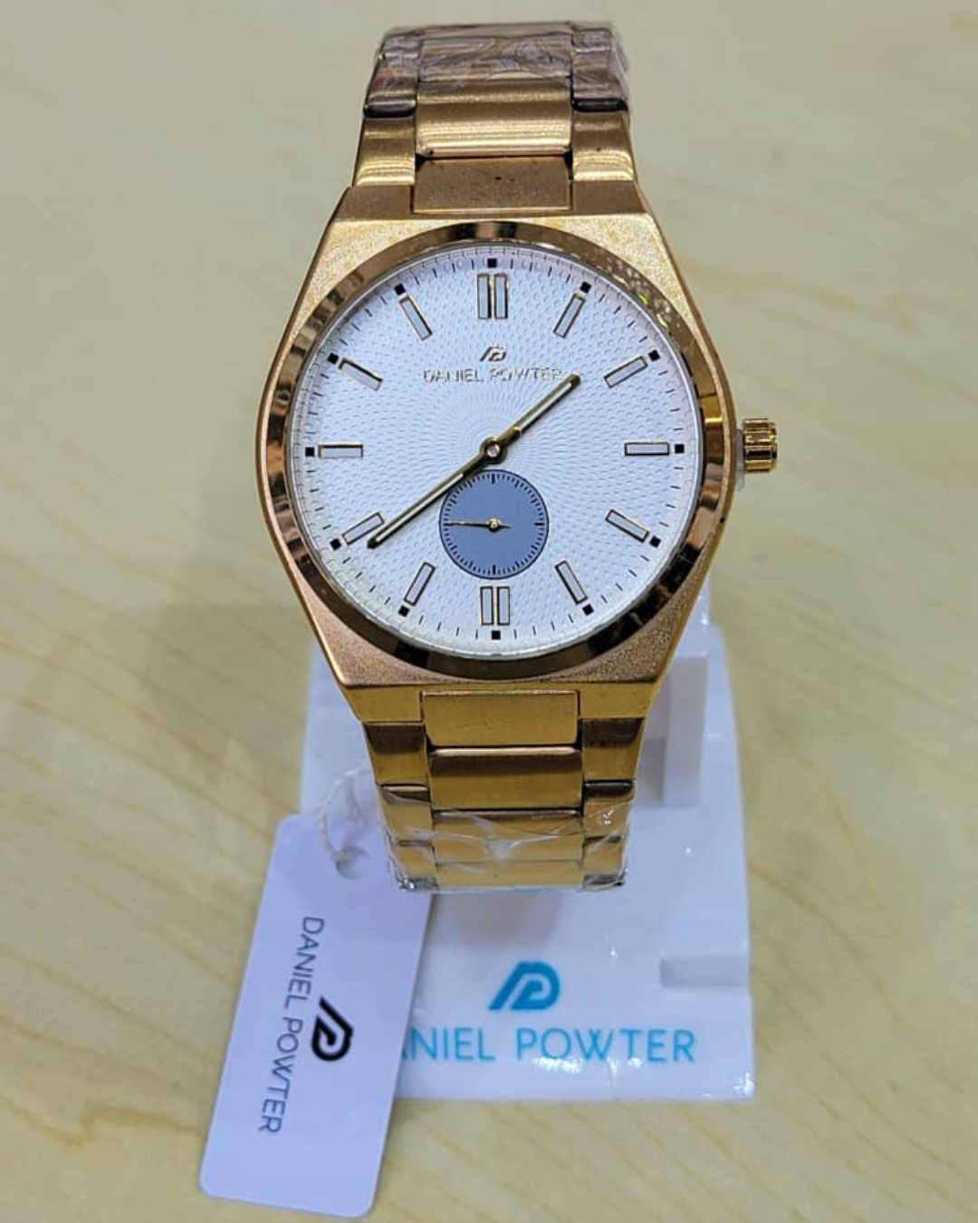 20_resultat Montre Daniel Powter – Élégance Anglaise et Résistance Inoxydable – Image 1