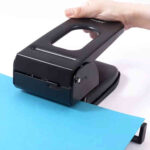 Perforatrice de Bureau Métallique 2 Trous – 60 Feuilles – Image 3