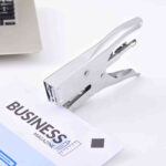 Agrafeuse Manuelle en Métal – Usage Bureau et École – Image 3