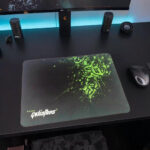 Tapis de souris gaming avec surface lisse et base antidérapante