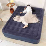 MATELAS GONFLABLE AVEC POMPE INTÉGRÉE RECHARGEABLE – 203 × 152 × 47 CM
