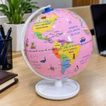 GLOBE TERRESTRE ÉDUCATIF ROSE AVEC SUPPORT – 20 CM