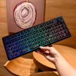 CLAVIER GAMING SANS FIL RECHARGEABLE AVEC ÉCLAIRAGE RGB